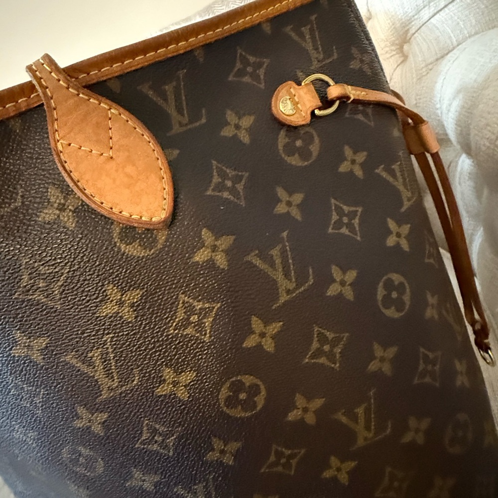 Louis Vuitton Classic Monogram Neverfull MM Tote - Picture 8 of 12